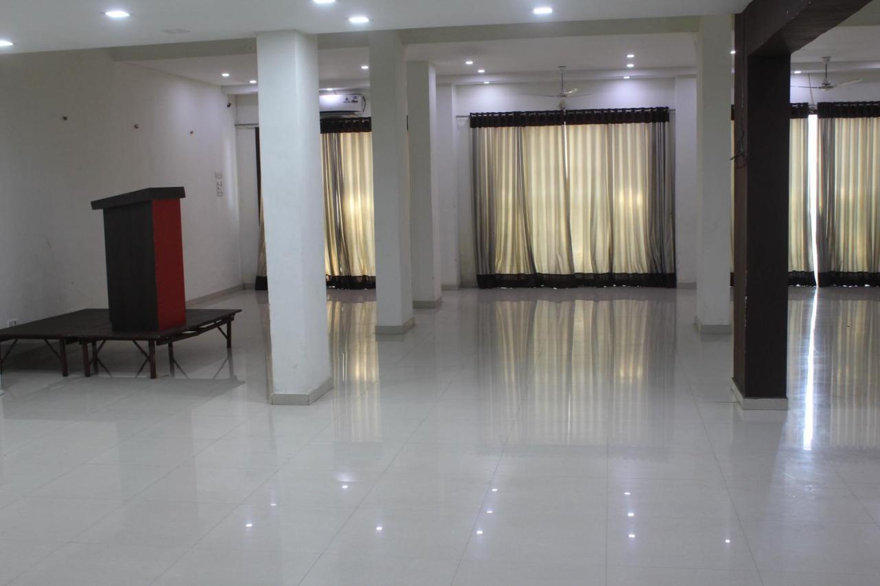 Hotel Ambica Daman Extérieur photo